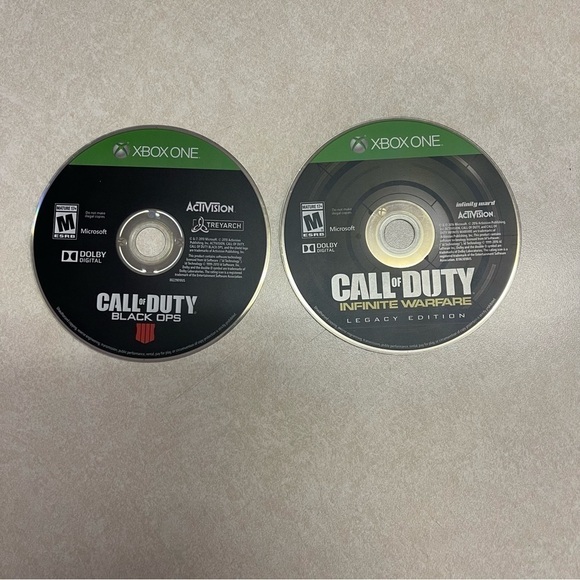 Call of duty 2 disc Xbox one games black ops and infinite warfare legacy - Picture 2 of 2